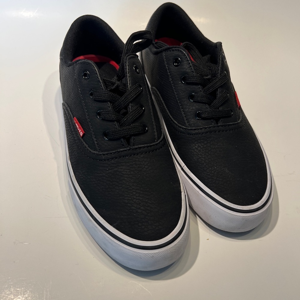 Levi Mens Black Shoes size 8